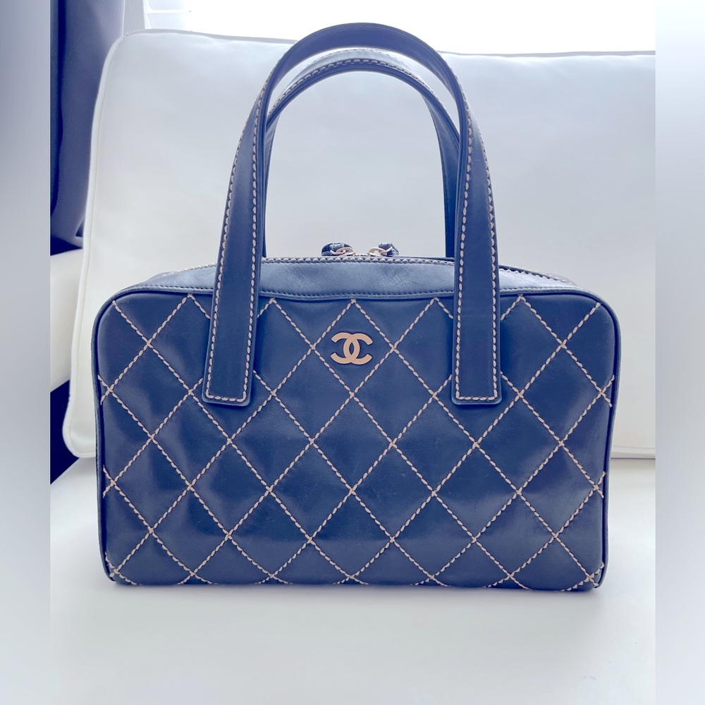 Chanel leather contrast  stitch Handbag! Authentic!